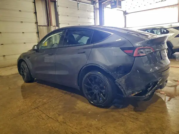 7SAYGDEEXPF852462 2023 TESLA MODEL Y - Image 2