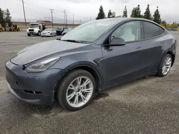 7SAYGDEEXPF852736 2023 TESLA MODEL Y - Image 1