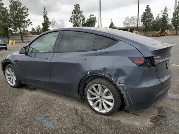 7SAYGDEEXPF852736 2023 TESLA MODEL Y - Image 2