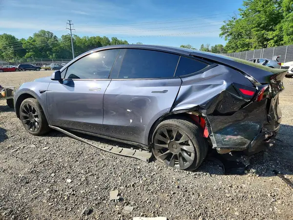 7SAYGDEEXPF852963 2023 TESLA MODEL Y - Image 2
