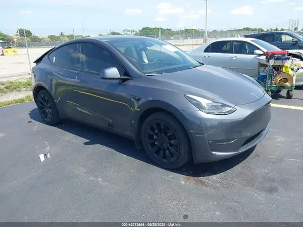 7SAYGDEEXPF853398 2023 TESLA MODEL Y - Image 1
