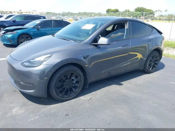 7SAYGDEEXPF853398 2023 TESLA MODEL Y - Image 2