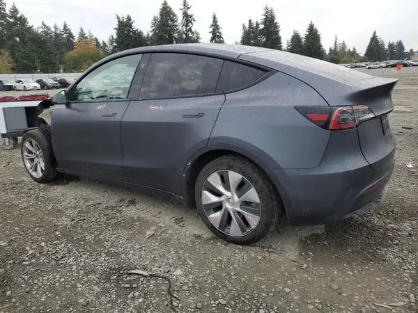7SAYGDEEXPF855197 2023 TESLA MODEL Y - Image 2