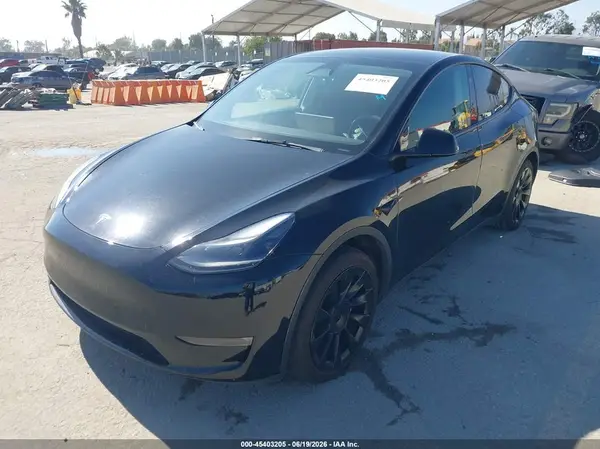 7SAYGDEEXPF855734 2023 TESLA MODEL Y - Image 2