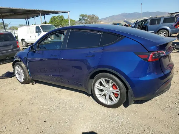 7SAYGDEEXPF856592 2023 TESLA MODEL Y - Image 2