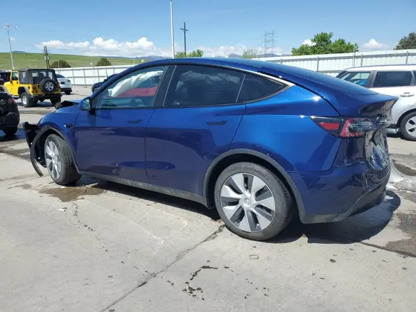 7SAYGDEEXPF867625 2023 TESLA MODEL Y - Image 2