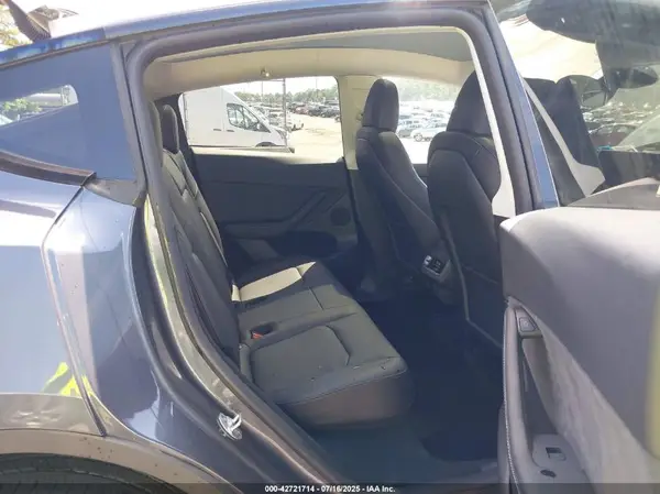 7SAYGDEEXPF869763 2023 TESLA MODEL Y - Image 8