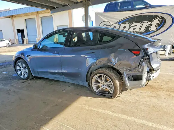 7SAYGDEEXPF879466 2023 TESLA MODEL Y - Image 2