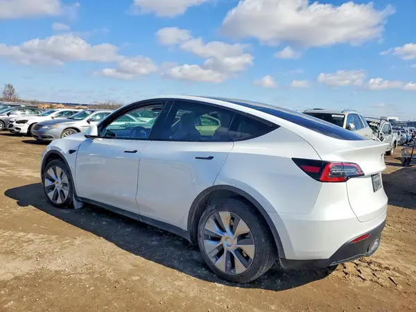 7SAYGDEEXPF879905 2023 TESLA MODEL Y - Image 2
