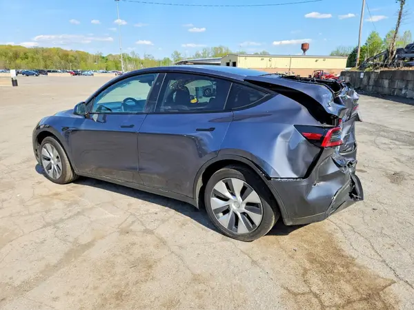 7SAYGDEEXPF884005 2023 TESLA MODEL Y - Image 2