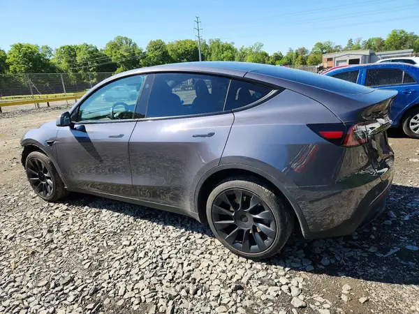7SAYGDEEXPF885218 2023 TESLA MODEL Y - Image 2