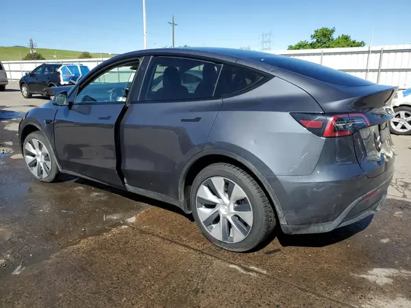 7SAYGDEEXPF886210 2023 TESLA MODEL Y - Image 2