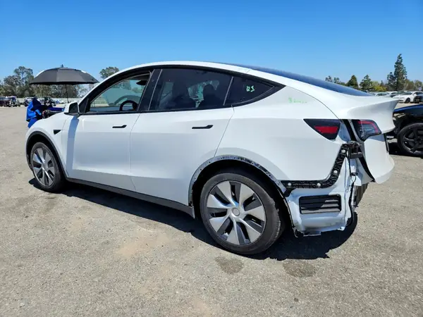 7SAYGDEEXPF887034 2023 TESLA MODEL Y - Image 2