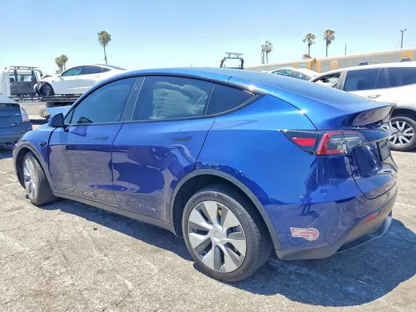 7SAYGDEEXPF889981 2023 TESLA MODEL Y - Image 2
