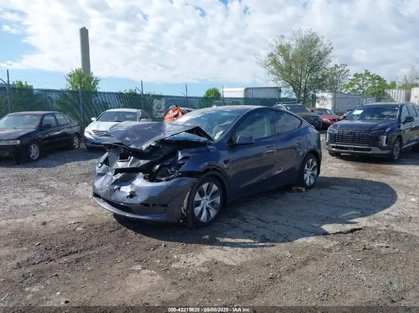 7SAYGDEEXPF890001 2023 TESLA MODEL Y - Image 2