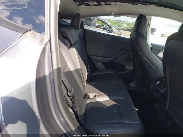 7SAYGDEEXPF890001 2023 TESLA MODEL Y - Image 8