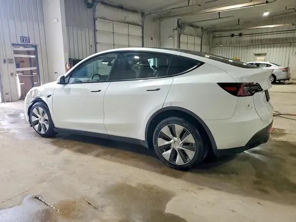7SAYGDEEXPF890340 2023 TESLA MODEL Y - Image 2