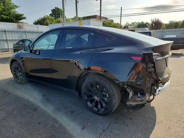 7SAYGDEEXPF891102 2023 TESLA MODEL Y - Image 2
