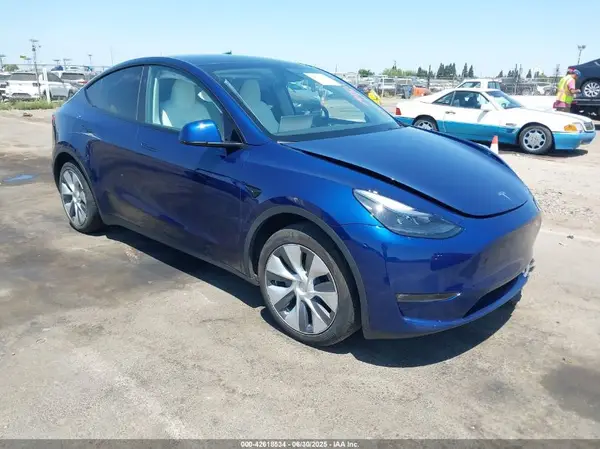 7SAYGDEEXPF892427 2023 TESLA MODEL Y - Image 1