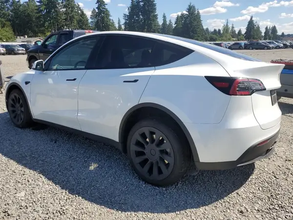 7SAYGDEEXPF893478 2023 TESLA MODEL Y - Image 2