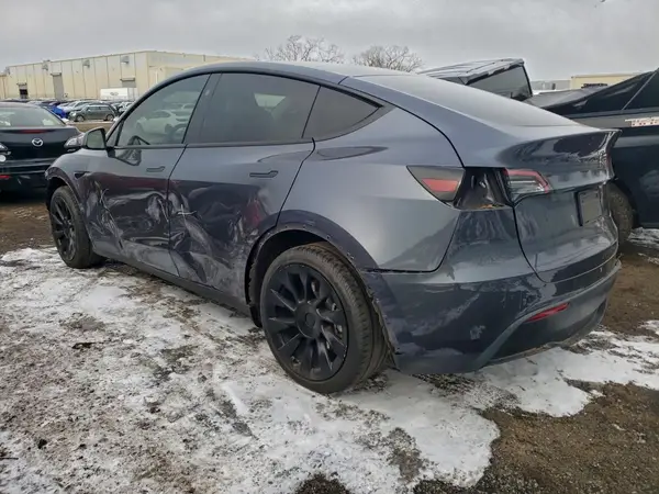 7SAYGDEEXPF895103 2023 TESLA MODEL Y - Image 2