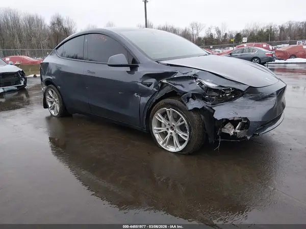7SAYGDEEXPF911378 2023 TESLA MODEL Y - Image 1