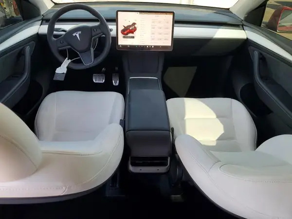 7SAYGDEEXPF912093 2023 TESLA MODEL Y - Image 8