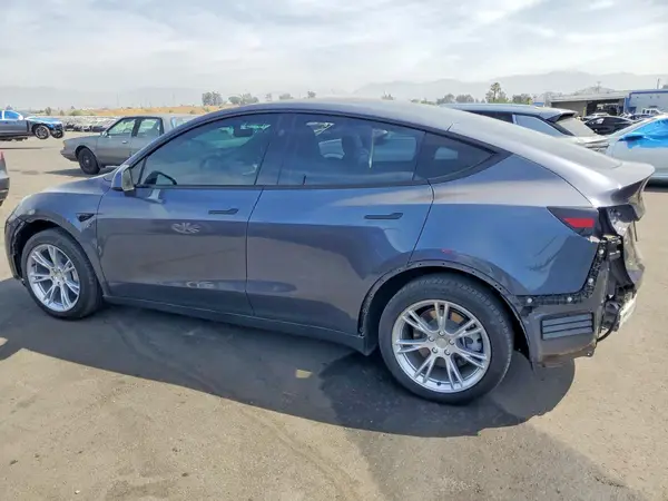 7SAYGDEEXPF912756 2023 TESLA MODEL Y - Image 2