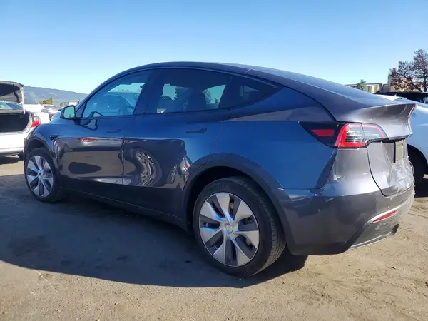 7SAYGDEEXPF918508 2023 TESLA MODEL Y - Image 2