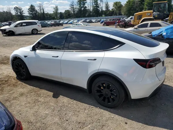 7SAYGDEEXPF936586 2023 TESLA MODEL Y - Image 2