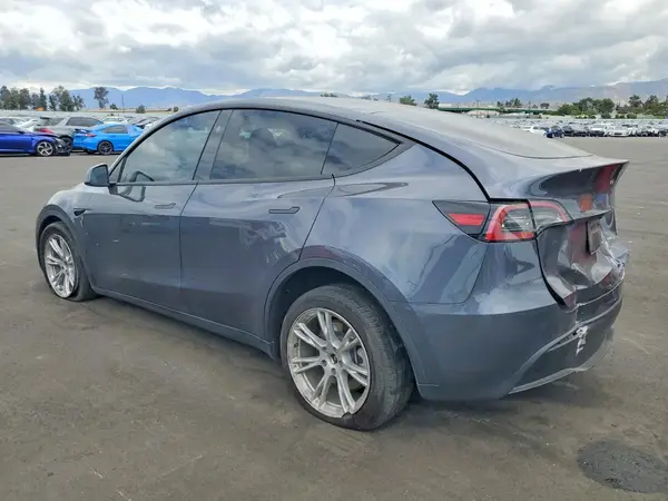 7SAYGDEEXPF944445 2023 TESLA MODEL Y - Image 2
