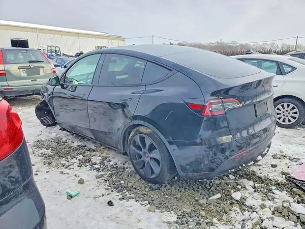 7SAYGDEEXPF947295 2023 TESLA MODEL Y - Image 2
