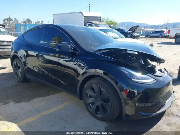7SAYGDEEXPF958037 2023 TESLA MODEL Y - Image 1