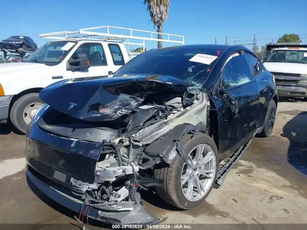 7SAYGDEEXPF958037 2023 TESLA MODEL Y - Image 2