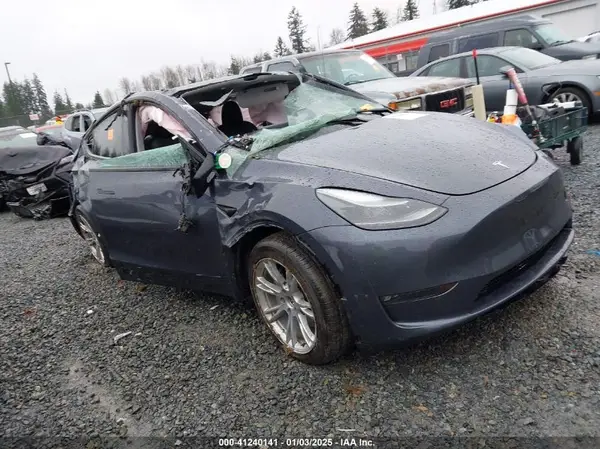 7SAYGDEEXPF968079 2023 TESLA MODEL Y - Image 1