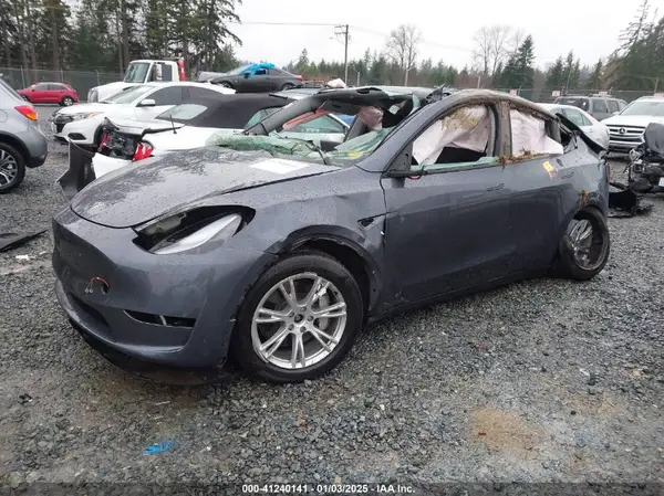 7SAYGDEEXPF968079 2023 TESLA MODEL Y - Image 2