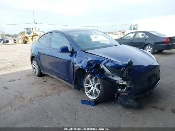 7SAYGDEEXPF971421 2023 TESLA MODEL Y - Image 1