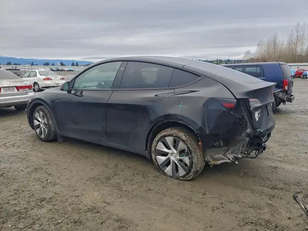 7SAYGDEEXPF980930 2023 TESLA MODEL Y - Image 2