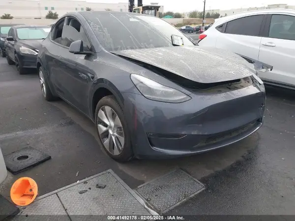 7SAYGDEEXRA215975 2024 TESLA MODEL Y - Image 1