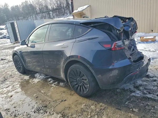 7SAYGDEEXRA222053 2024 TESLA MODEL Y - Image 2