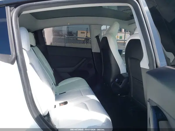 7SAYGDEEXRA223056 2024 TESLA MODEL Y - Image 8
