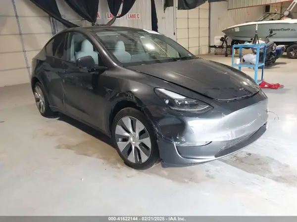 7SAYGDEEXRA226636 2024 TESLA MODEL Y - Image 1