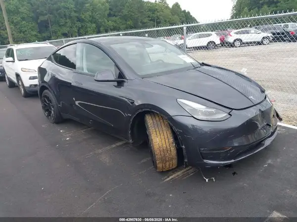 7SAYGDEEXRA227401 2024 TESLA MODEL Y - Image 1