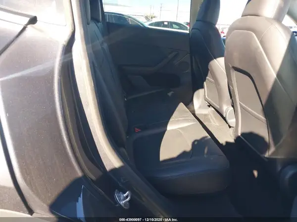 7SAYGDEEXRA227463 2024 TESLA MODEL Y - Image 8