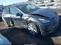 7SAYGDEEXRA231352 2024 TESLA MODEL Y