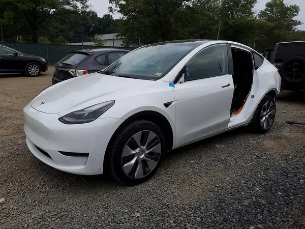 7SAYGDEEXRA233618 2024 TESLA MODEL Y - Image 1