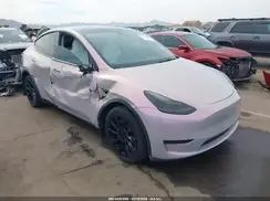 7SAYGDEEXRA235921 2024 TESLA MODEL Y