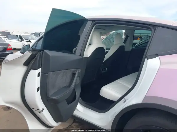 7SAYGDEEXRA235921 2024 TESLA MODEL Y - Image 8