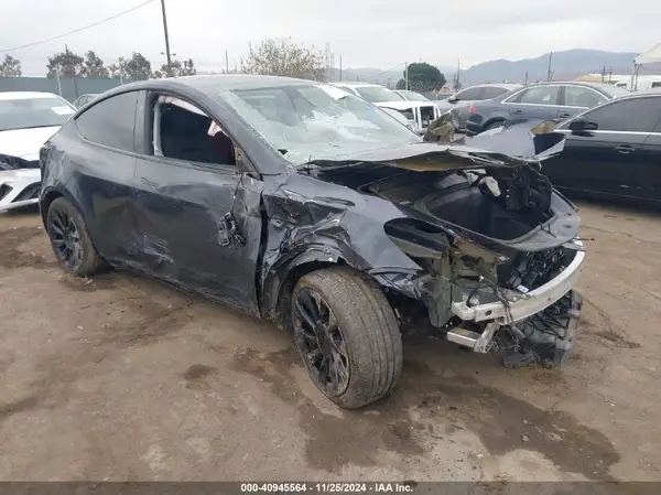 7SAYGDEEXRA237667 2024 TESLA MODEL Y - Image 1