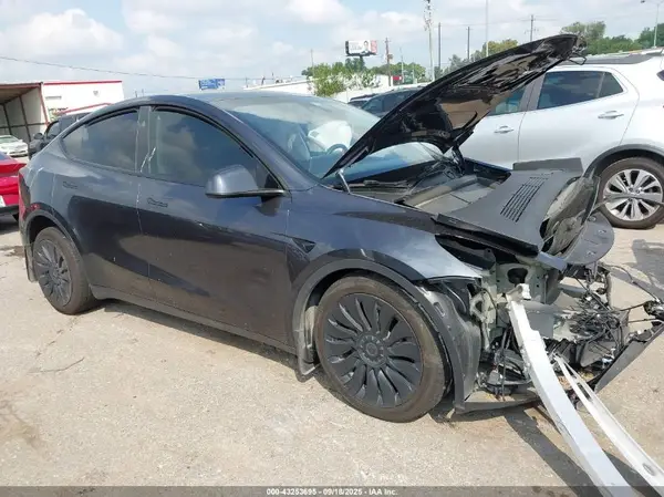 7SAYGDEEXRA239824 2024 TESLA MODEL Y - Image 1